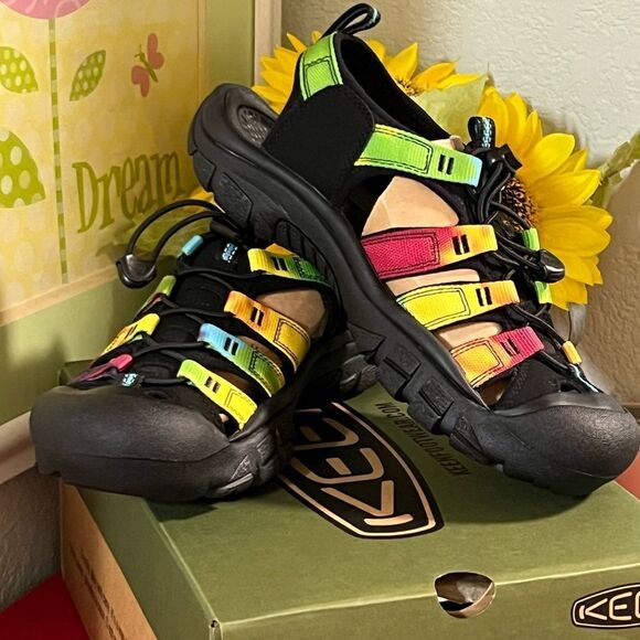 NWT KEEN Women's Newport Retro Multicolor Sandals Size 8.5 - Picture 1 of 12